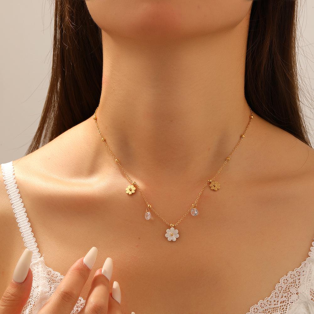 Stainless Steel Daisy Necklace with Rhinestones - Non-Fading, Versatile Design for Women