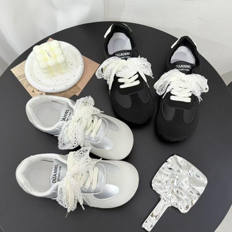 New Silver Ballet Women's Lightweight Retro Niche Autumn Sports and Leisure Lace Board Shoes Women