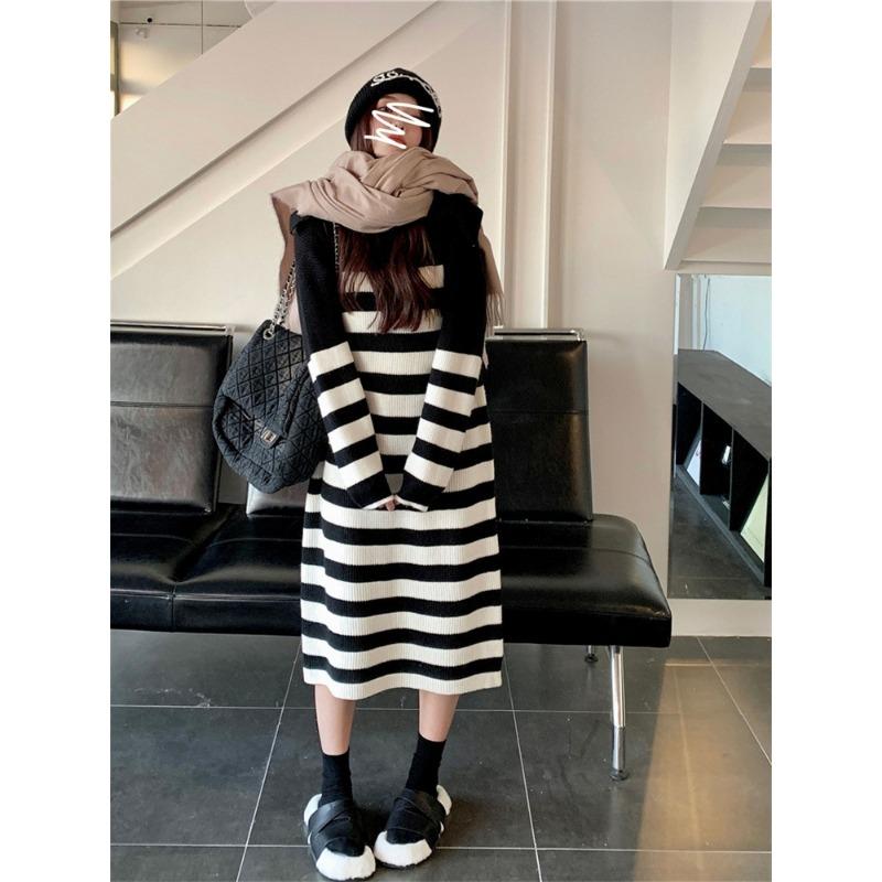 

Black and white striped lapel knitted dress, high-end autumn dress, lazy style temperament contrasting skirt S
