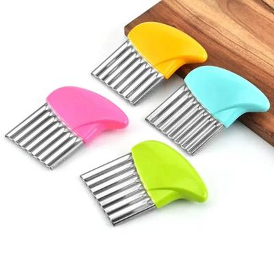 NUOVO Taglia Patatine Fritte Ondulate Portatile Acciaio Inossidabile Affettapatate Tritaverdure Tagliapatate Gadget da Cucina Durevoli