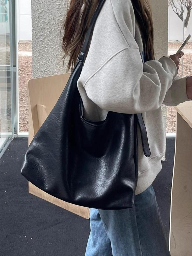 Women's Large Capacity Soft Leather Shoulder Bag - 2025 Spring/Summer Retro Crossbody for Commuting & Mother-Child Use