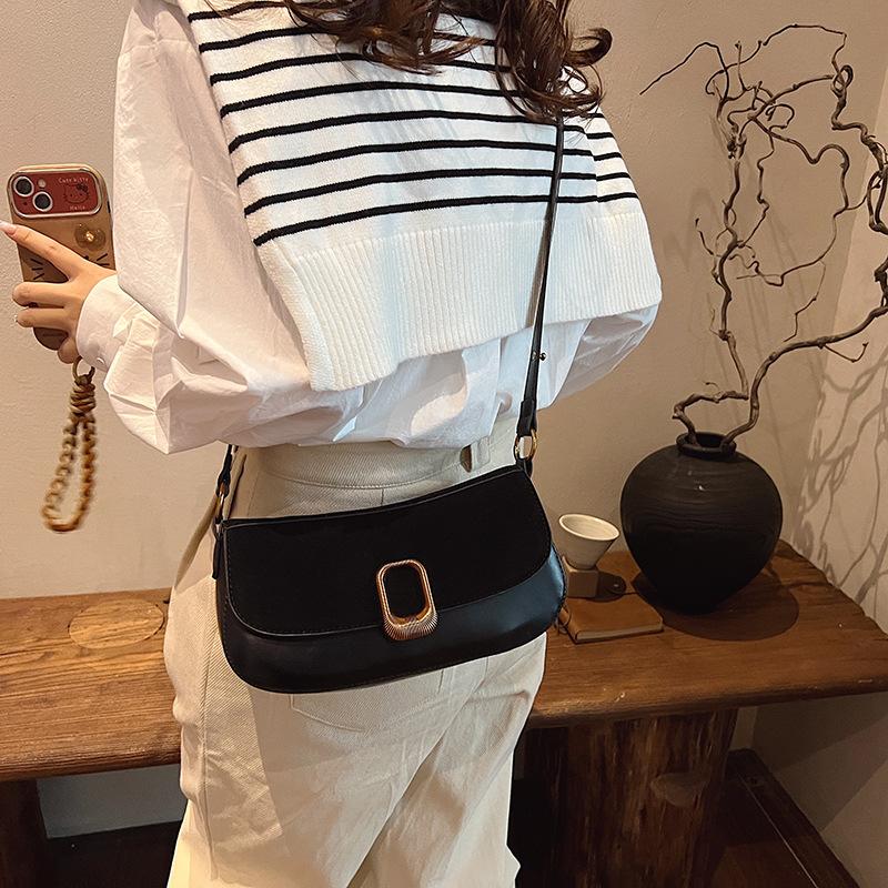 Versatile trend texture underarm bag women's 2025 autumn and winter new fashion single shoulder niche crossbody small square bag
