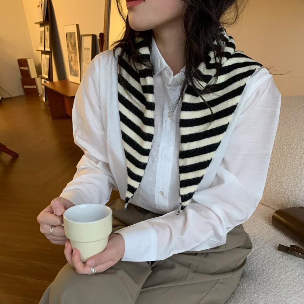 Autumn and winter small triangle scarf, striped knitted scarf, premium triangle scarf, new warm triangle scarf for women