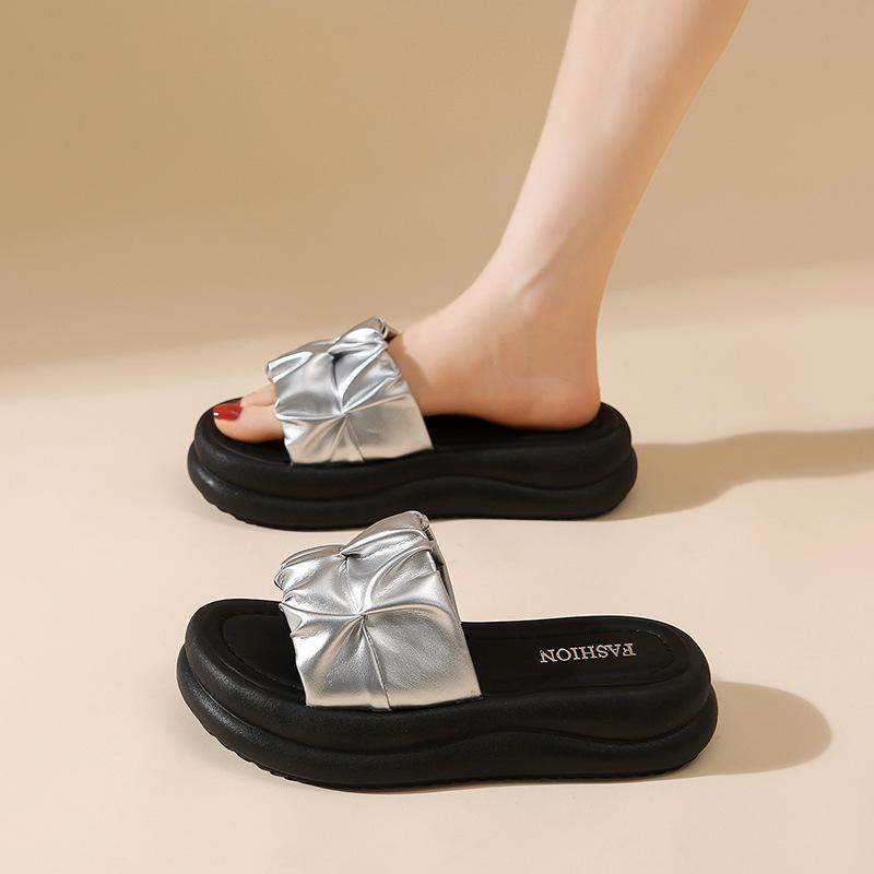 

Platform slippers women s high-end wear 2025 summer new versatile soft-soled one-word fashion casual beach shoes 40 срібний