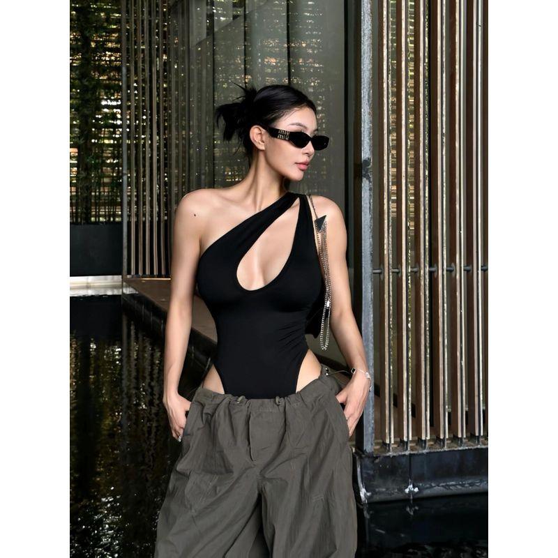 

Модный сексуальный комбинезон с вырезами Wind Black 2024 Новое поступление Сексуальные облегающие топы на одно плечо Black Crossover-Shoulder jumpsuit L