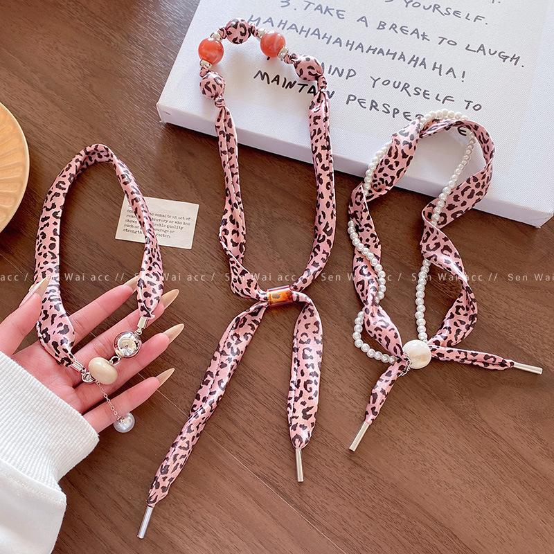 Pink Leopard Print Magnetic Pearl Necklace Women's 2026 New Niche Sweater Chain Light Luxury Accessories