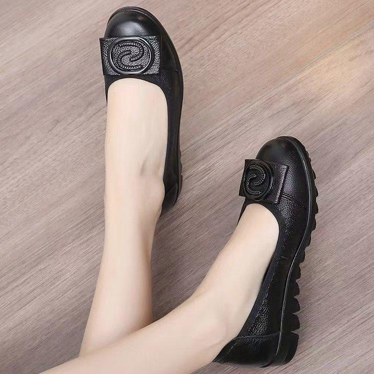 Comfortable shoes soft sole autumn new single shoes shallow mouth shoes medium leather shoes