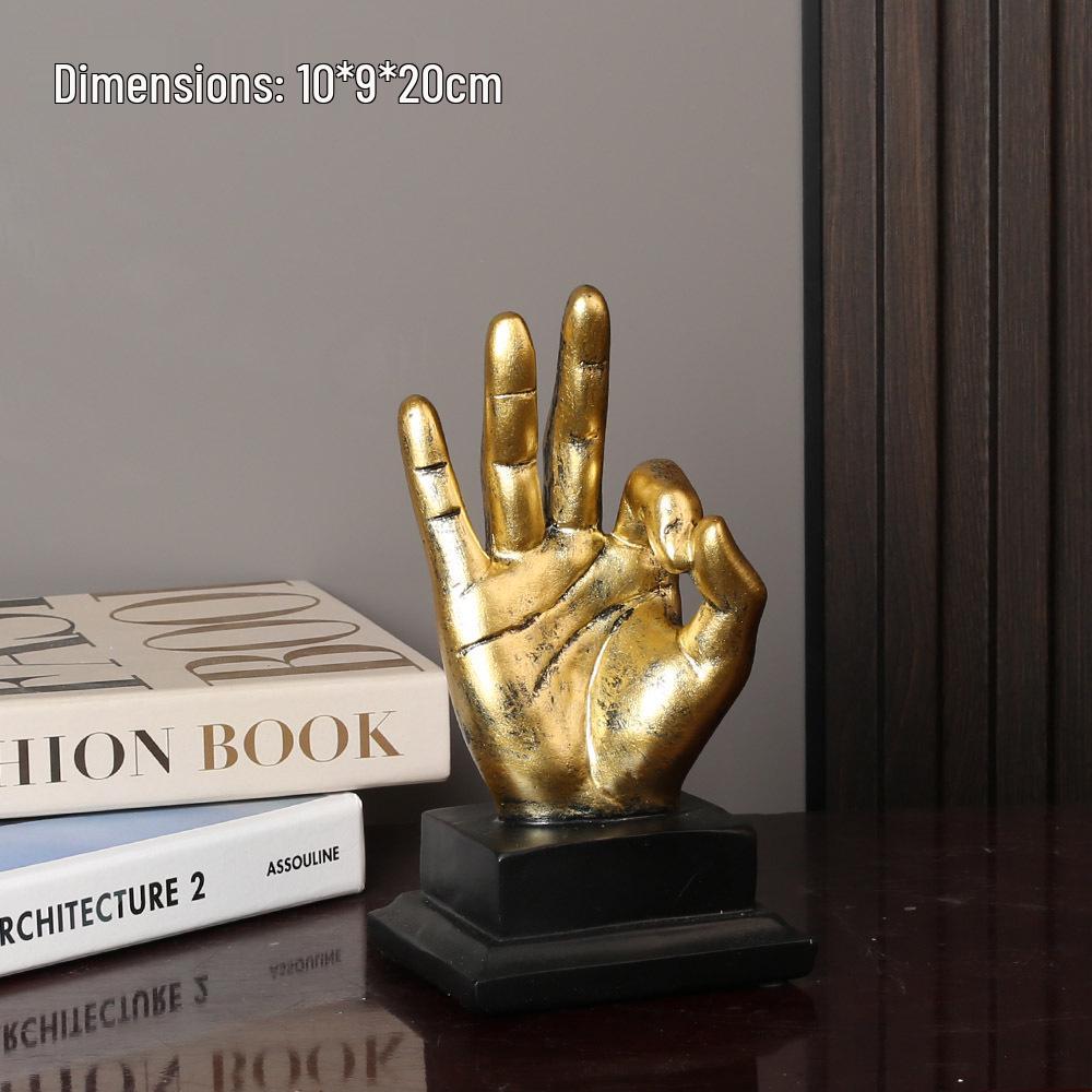 European Retro Victory Gesture Resin Ornament for Office or TV Cabinet