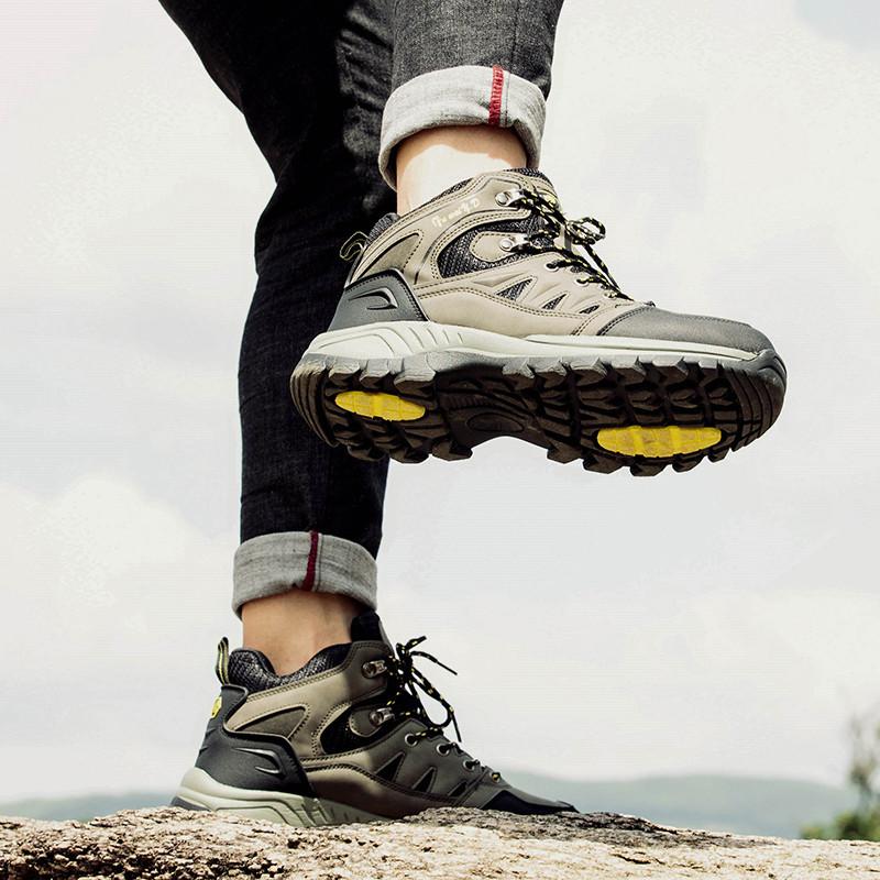 Autumn and Winter New High-top Leather Sneakers Men's Lightweight Mountaineering Boots Couple Large-size Outdoor Hiking Shoes Travel Shoes