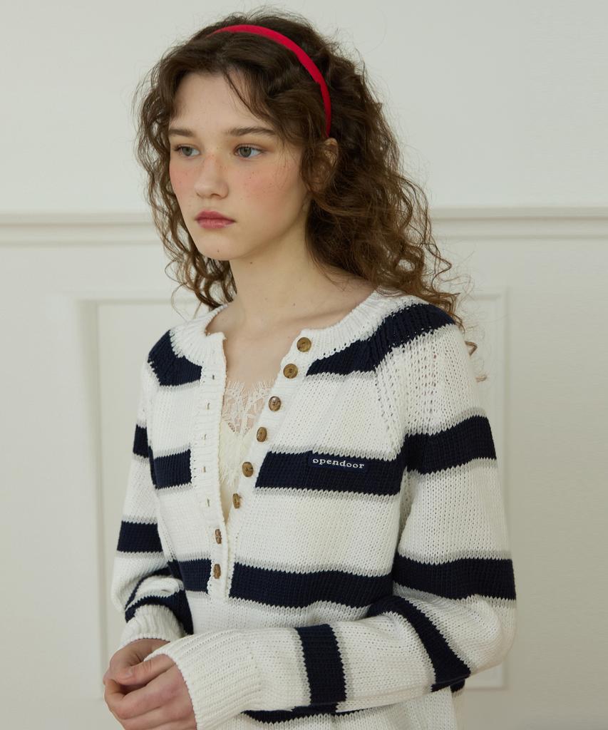 Opeundoeoseutyudio Latte Stripe Knit Navy