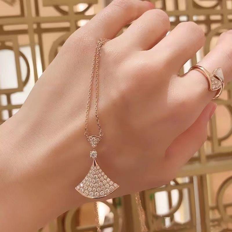 Color Gold Small Skirt Necklace Niche Design Rose Gold Plated Super Flash Full Diamond Fan Collarbone Chain