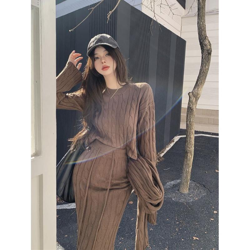 Korean Retro Round Neck Long-sleeved Knitted Sweater for Women Autumn New Niche Simple Elastic Waist Long Skirt Set