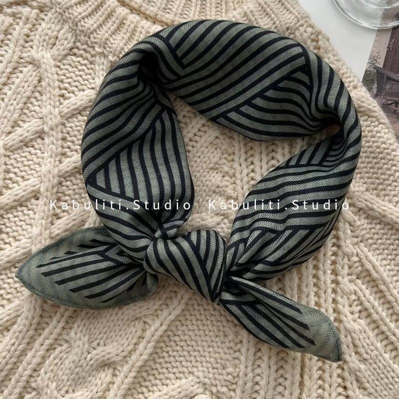 70x70cm Lightweight Square Scarf Women Vintage Black Floral Print Silk-Feel Neck Wrap UV Protection Stylish Accessory