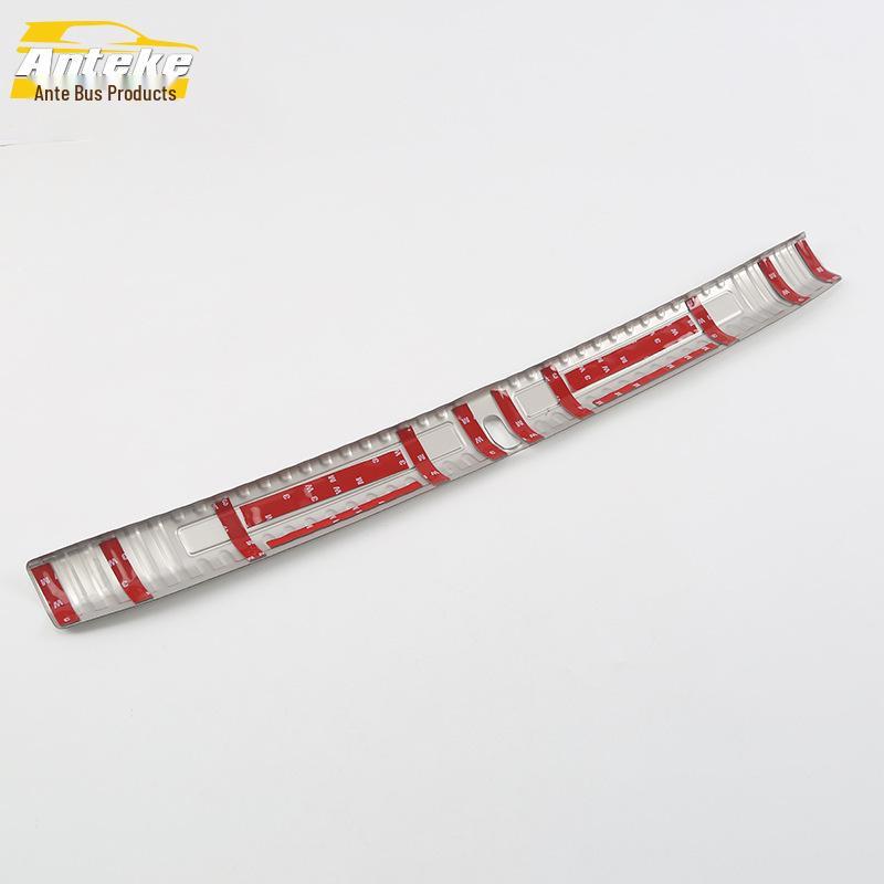 Pasuje na 18 modelů CT200: Nerezová zadní ochranná lišta a flitry pro ochranu kufru