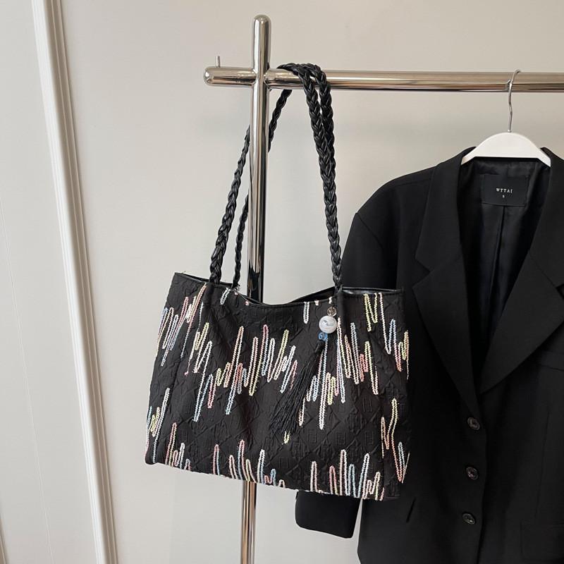 Large Capacity Fashionable Tote Bag For Women With Stylish Design And Versatile Use In Black Beige Yellow Blue And Pink