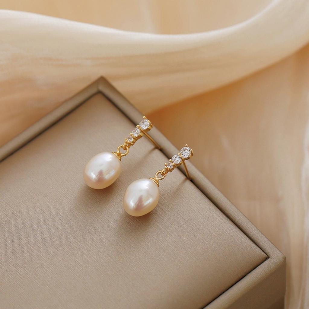 Natural freshwater real pearl stud earrings femininity Korean Tremella retro water drop versatile classic wind earrings for mother