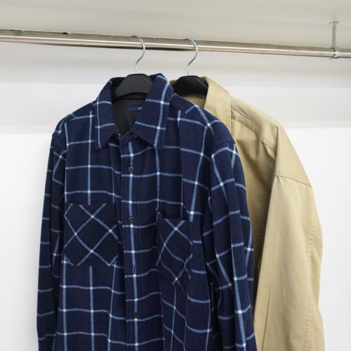 Shinko Kleiderbügel Basic Anzugbügel, Reverse Jacke Slim Stop 42, Schwarz, Hergestellt in Japan, mit 360-Grad-Drehhaken, Platzsparend, Mantel und Oberbekleidung P