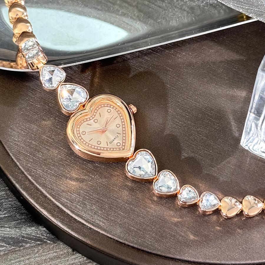 

Women Heart Shaped Case Watches Cute Rhinestone Inlaid Bracelet Watch Elegant Temperament Wristwatches Girls Clock Gift