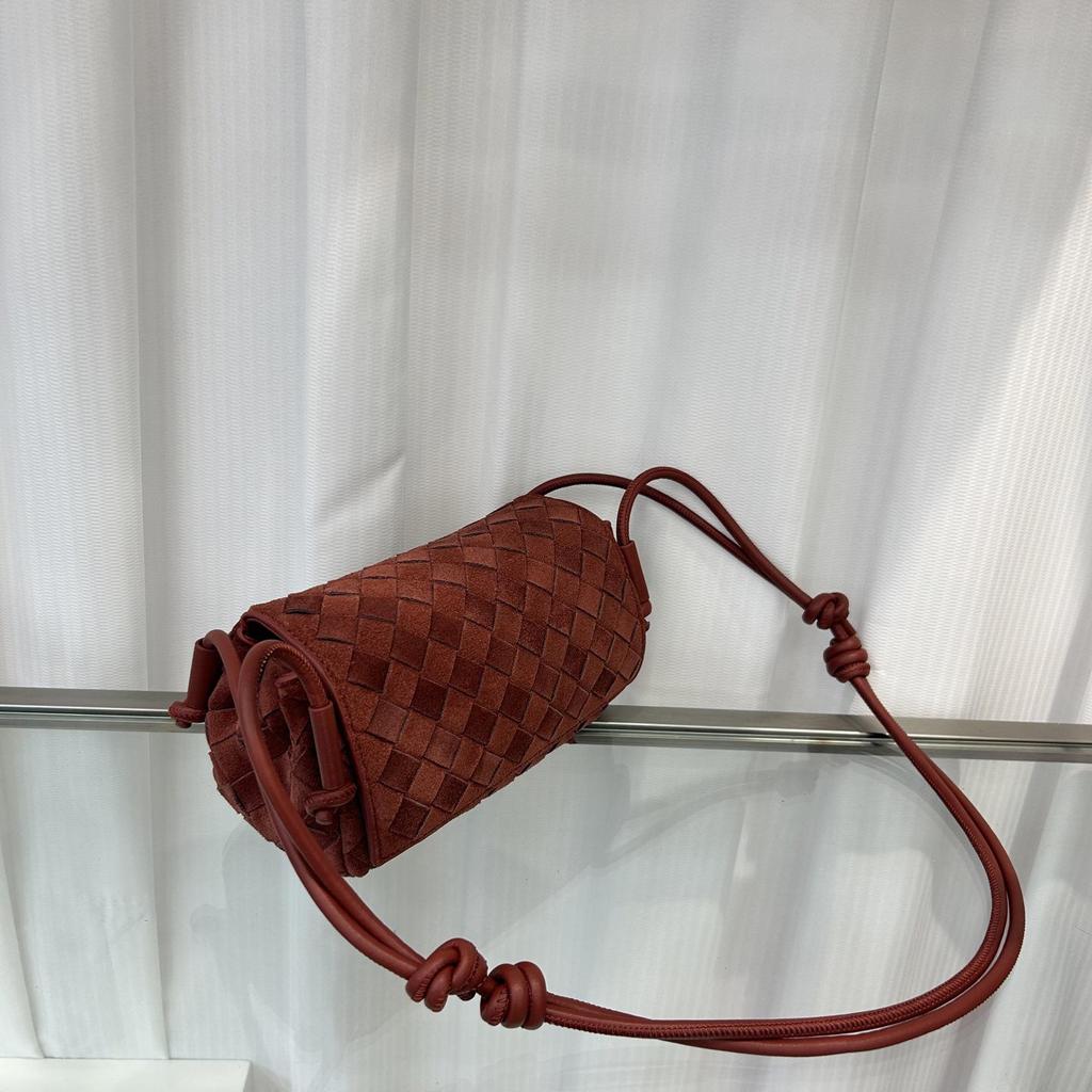 Sac bandoulière carré rétro en cuir de vachette dépoli avec bandoulière réglable