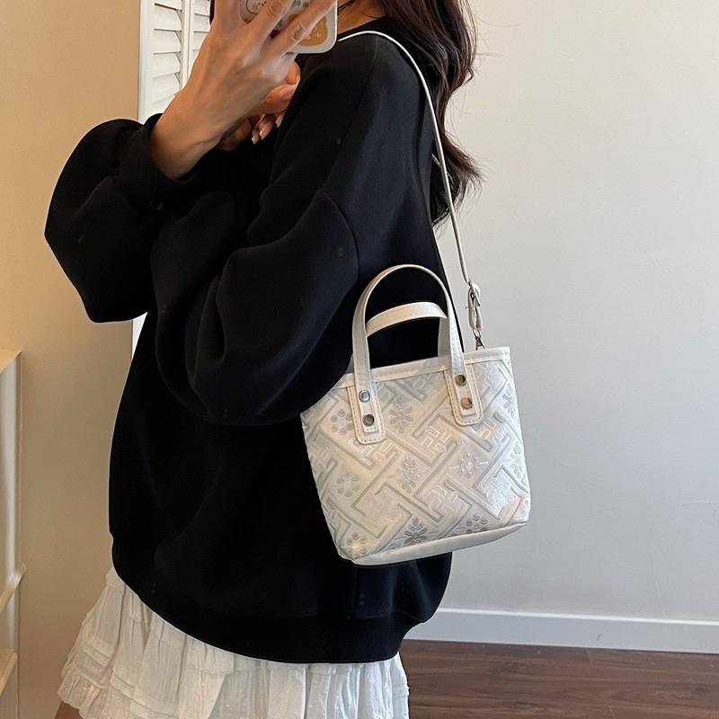 Chinese Traditional Handbag With Water Bucket Shape And Pu Material For Daily Use
