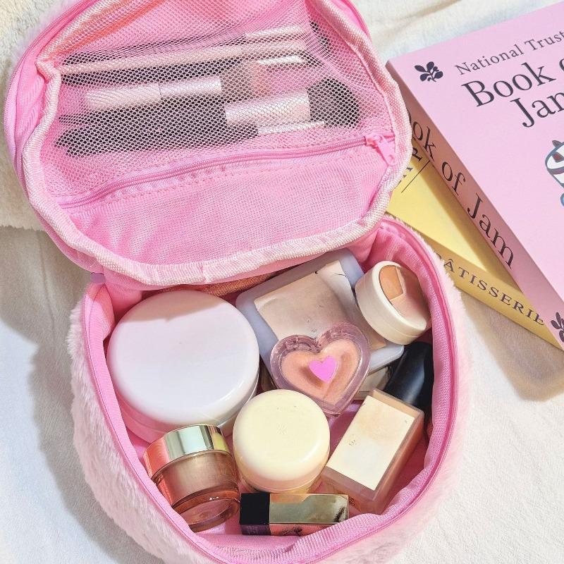 Large Capacity Makeup Bag Travel Cosmetic Case Cute Strawberry Plush Toiletry Pouch Girls Tiote Plush Brush Storage Organizer