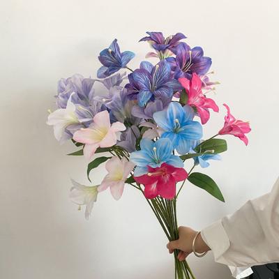 Flor Simulada Lírios Falsos Material de Seda Aparência Casa Escritório Festa de Casamento Flor Artificial Decoração de Natal