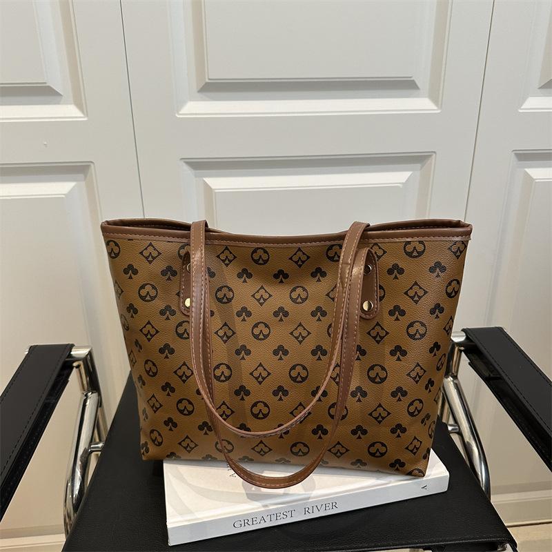 

2025 новая женская сумка-тоут большой вместимости для通勤, с продвинутым чувством стиля, универсальная, на плечо, европейские красивые женские сумки коричневый