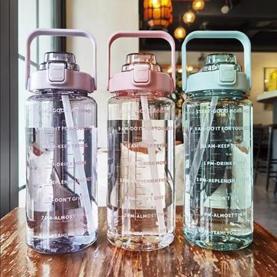 2-Liter-Wasserflasche mit Strohhalm, weiblicher Krug, tragbare Reiseflaschen für Mädchen, Fitness-Fahrradbecher, Sommer-Kaltwasserkrug mit Zeitmarkierung