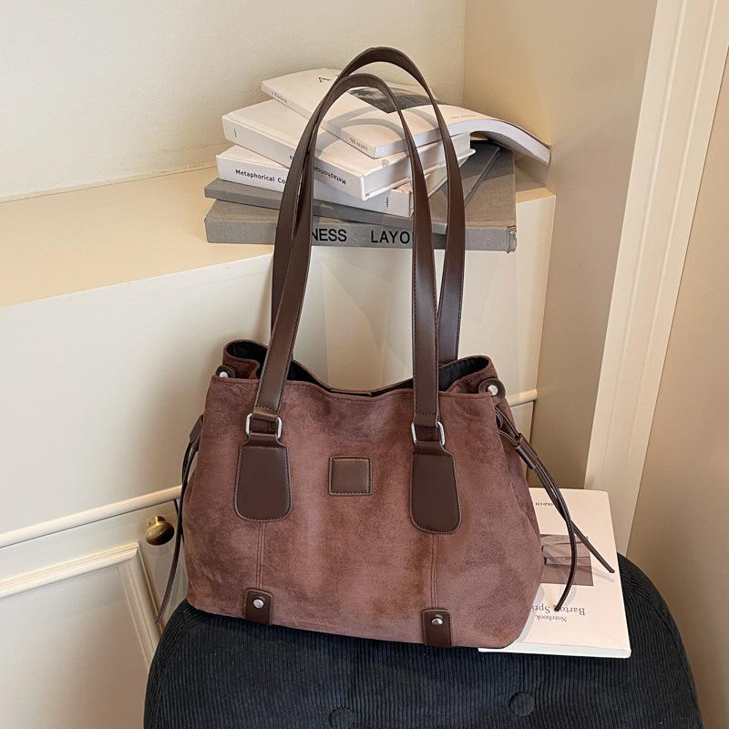 

Casual commuter tote bag women s large capacity 2025 autumn and winter new shoulder bag premium handbag