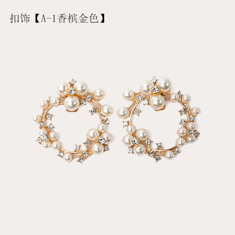 

A1 removable buckle, a variety of buckles are optional, and wedding shoes and high-heeled bridal shoes can be matched at will.