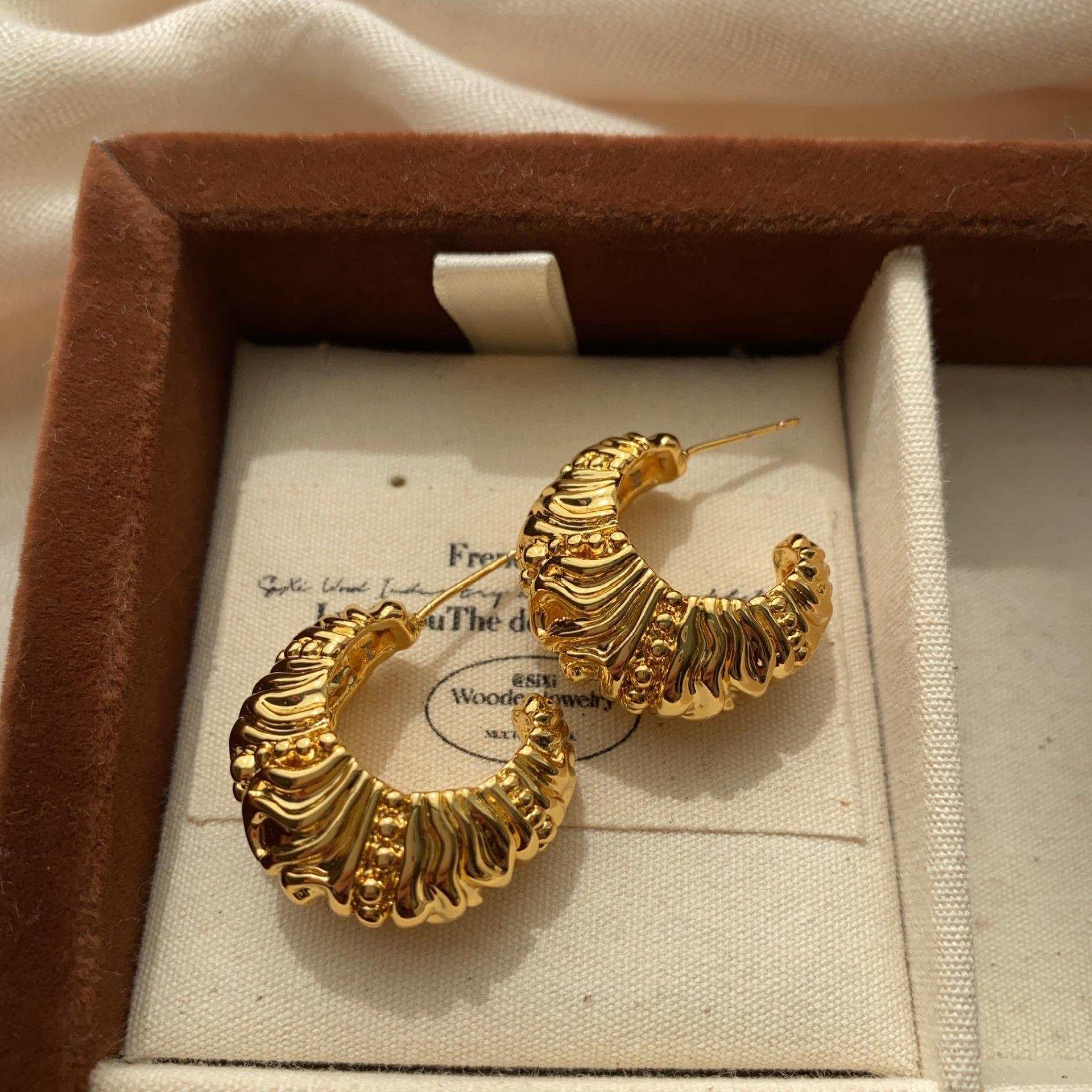 Semicircular Three-Dimensional Texture Earrings, Earrings, Classic Texture Retro Light Luxury Exquisite Personality Three-Dimensional Niche Versatile