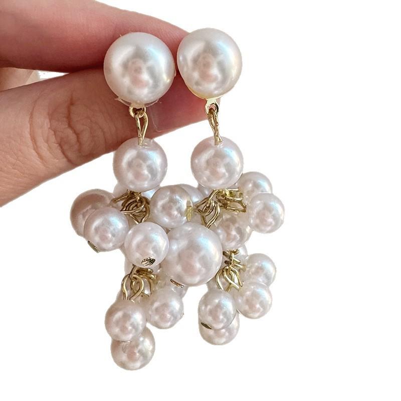 Luxury High-End Temperament Winter Earrings 2026 Minimalist Super Fairy Beaded Fringe Atmospheric Versatile Fashion Studs