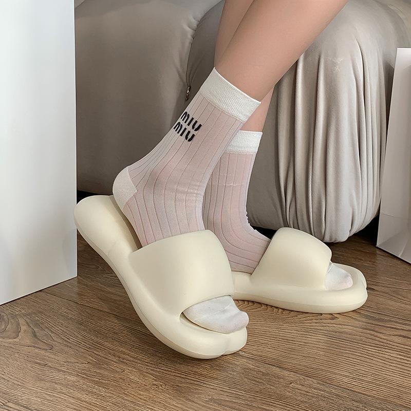 

Модные женские тапочки-подушки с мягкой подошвой, дезодорирующие, из ЭВА, с надписью Love, нескользящие, 2025, дизайнерские, популярные, простые, роскошные, нишевые тапочки 36-37 белый