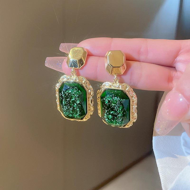 Elegant Vintage Women Girls Classic Resin Stone Earrings Ear Clips Fashion Retro Palace Lady Party Banquet Jewelry Ear Rings