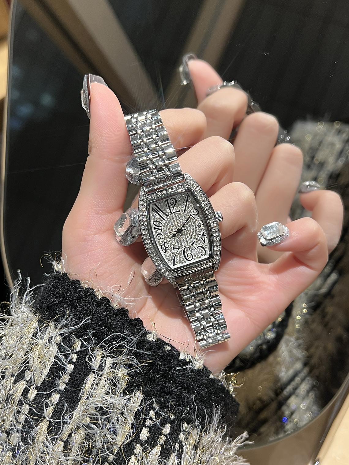 

Tonneau Full Diamond Plate Lady Watch Elegant Timepiece for Kazakhstan And Middle East Asian Countries Yes серебряный