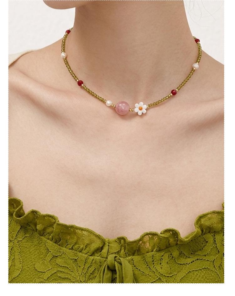 Colorful Dopamine Mother-of-Pearl Flower Women's Choker Necklace: Fashionable, Niche Design, Light Luxury Clavicle Chain.