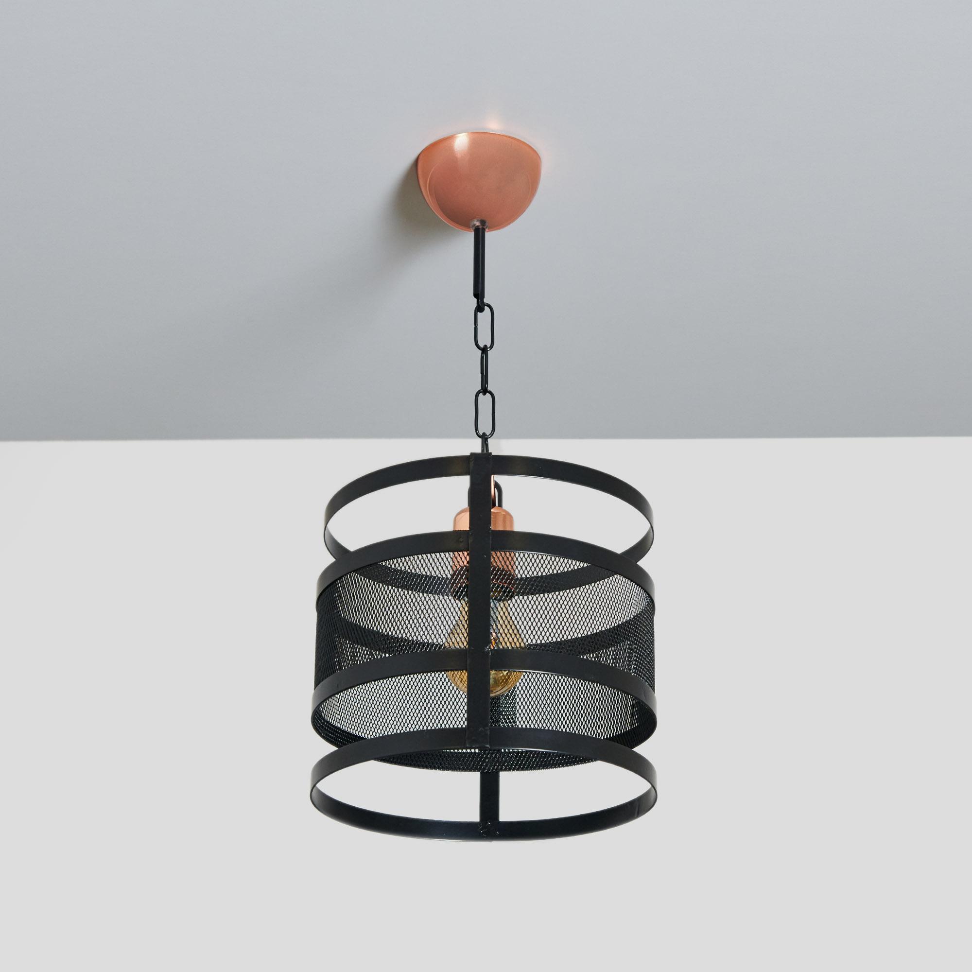 

Одиночный кулон из металлической сетки