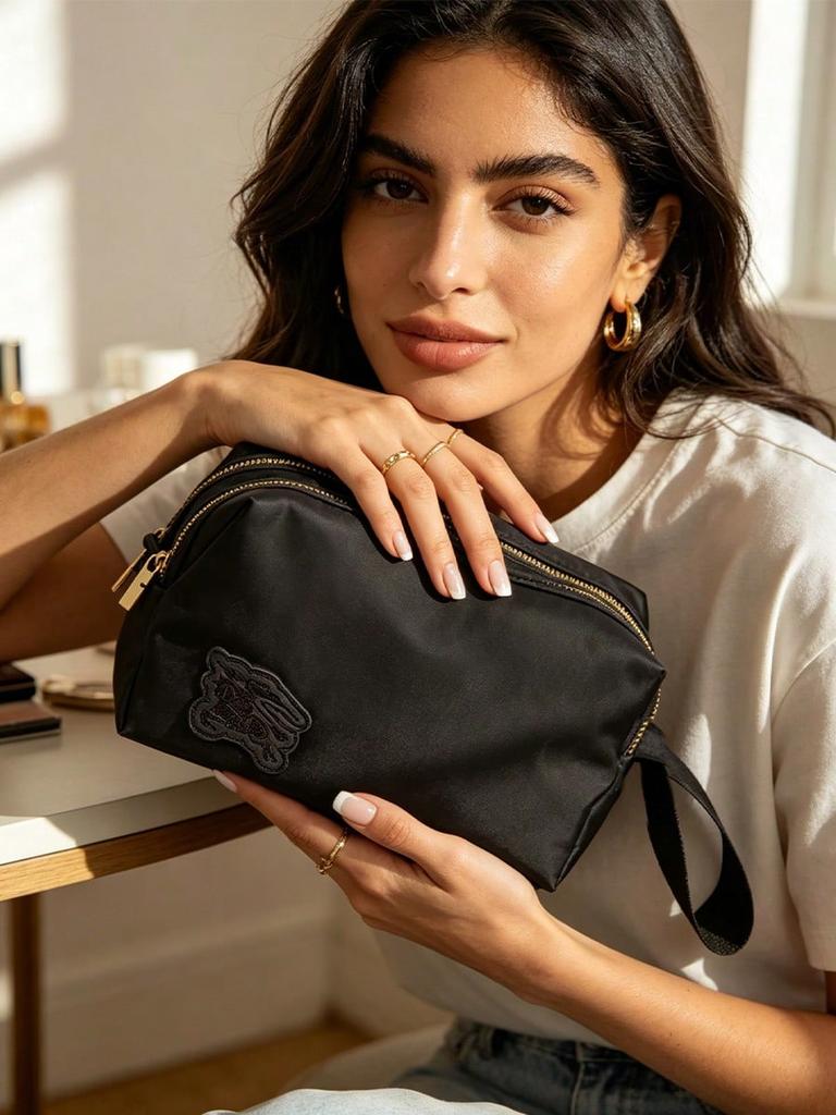 Burberry Zwarte Satin Dubbele Rits Make-uptas Grote Capaciteit Reis Cosmetische Waszak met Handvat voor Vrouwen