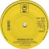 Disque 7 pouces DOMINO I Gonna Love You SEPC3255 Epic 1975 UK SoulFunk Occasion
