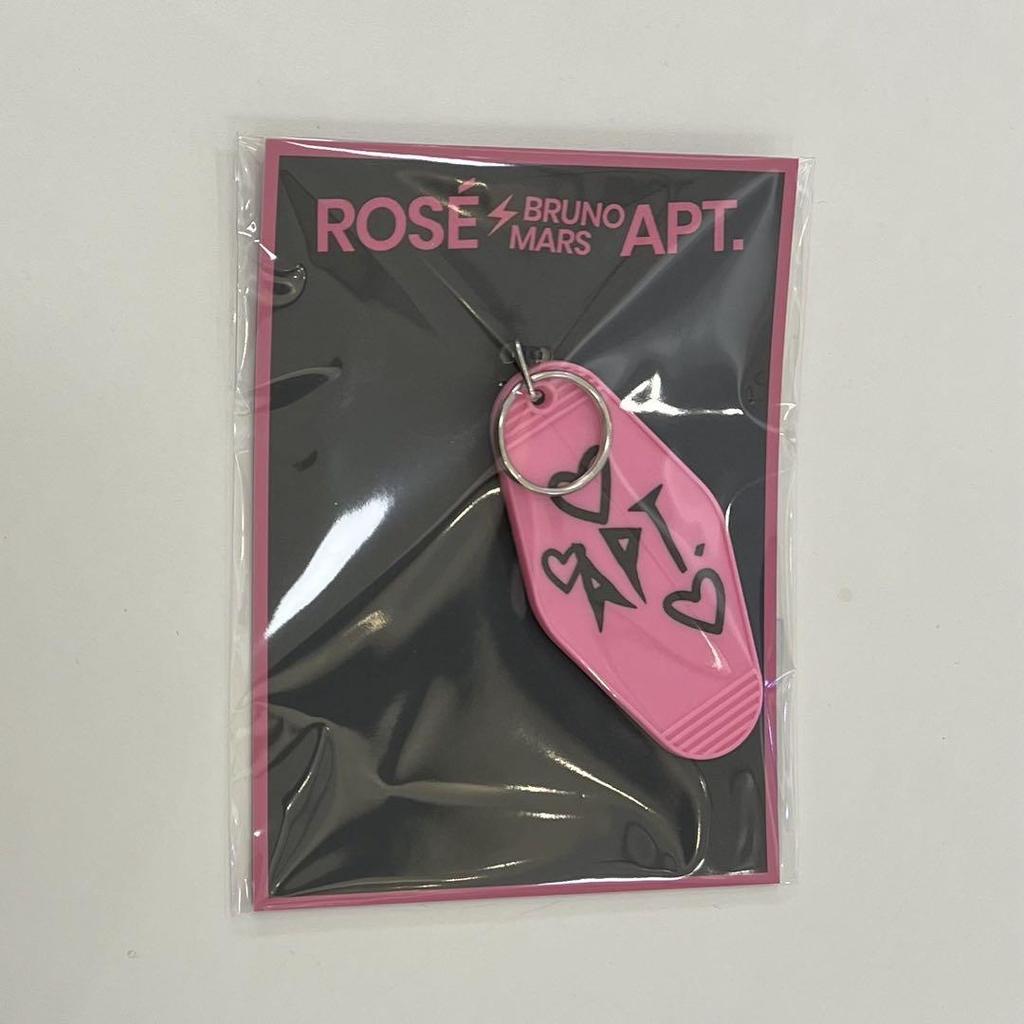 [USED] Rosé Pop-Up APT Keychain with Trading Card