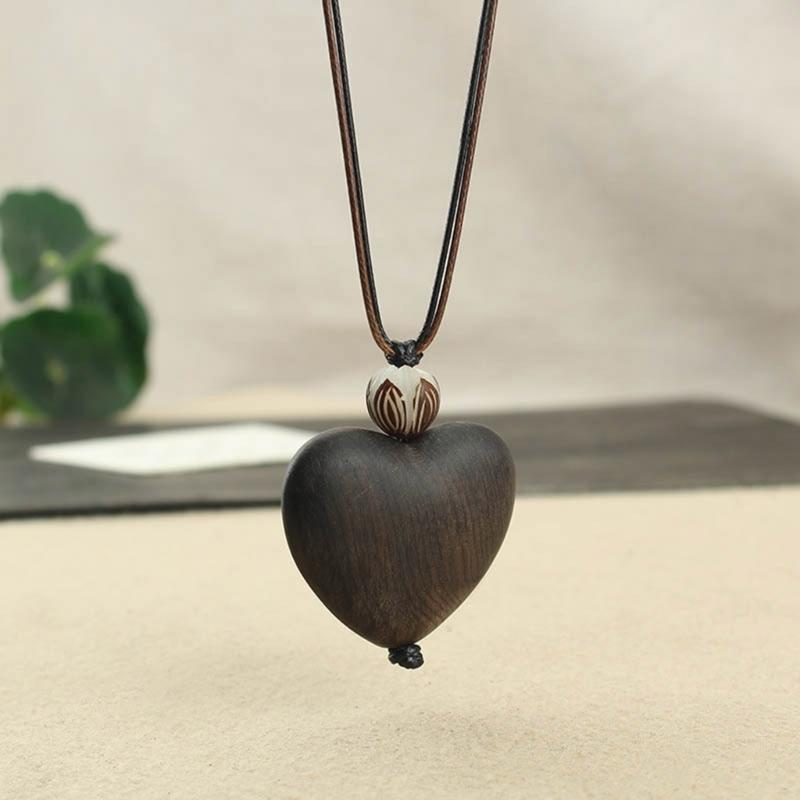 Portable Sturdy Wood Heart Pendant Necklace Accessory for Women Who Appreciate Handmade Artistics Fashion Accessories