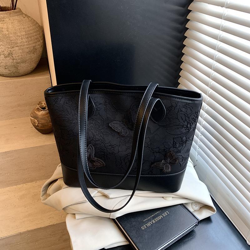 Fashion versatile embroidered shoulder armpit bag women's summer new large-capacity tote bag