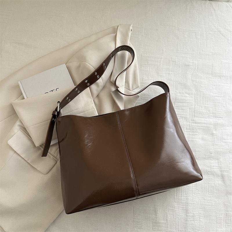 

Large capacity underarm bag New tote bag Women s sweet messenger bag Fashion shoulder bag Handbag