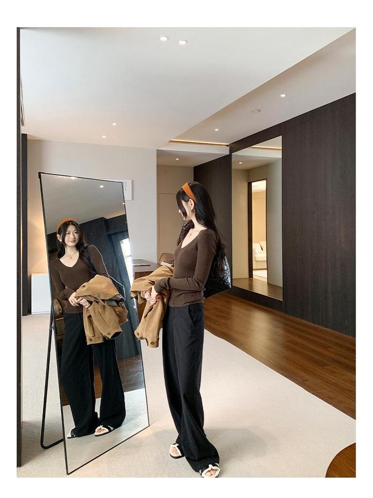 Women's European V-Neck Slim-Fit Knit Sweater - Spring/Autumn 2026 Collection