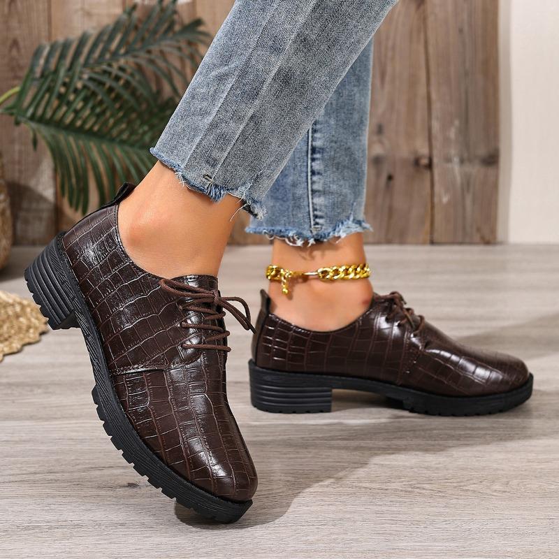 2025 New Fashion Pointed Toe Leather Shoes Embossed Formal Lace-up Trendy Women's Flat Heels Modern Mid-Heeled Loafers