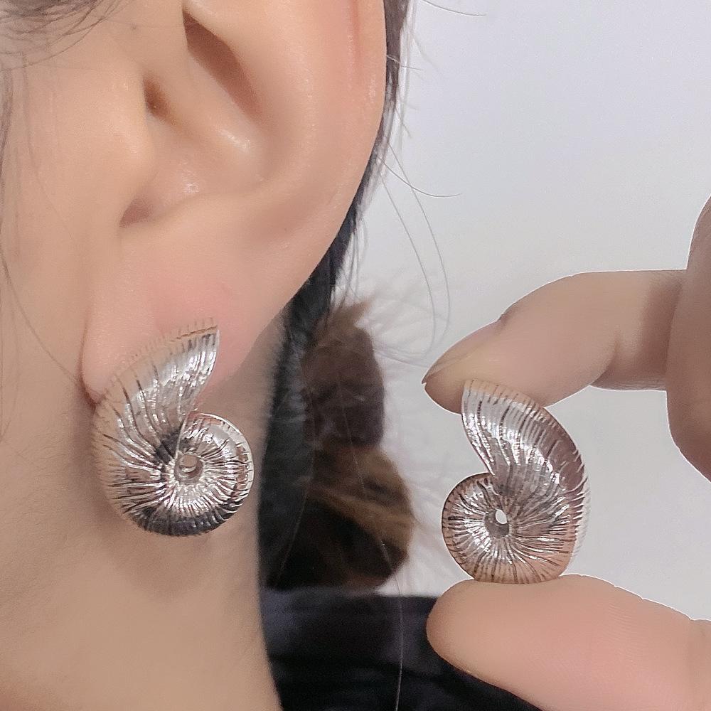 Silver Realistic Texture Conch Stud Earrings Women Niche High Fashion Ocean Jewelry Gift