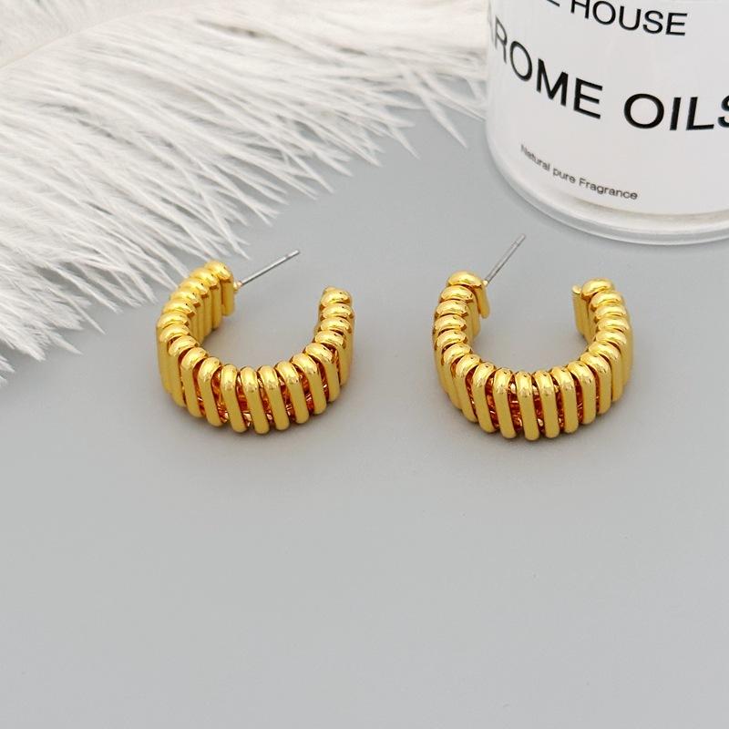 Trendy C-Shaped Women'S Earrings, Line Spring, Light Luxury Design Stud Earrings