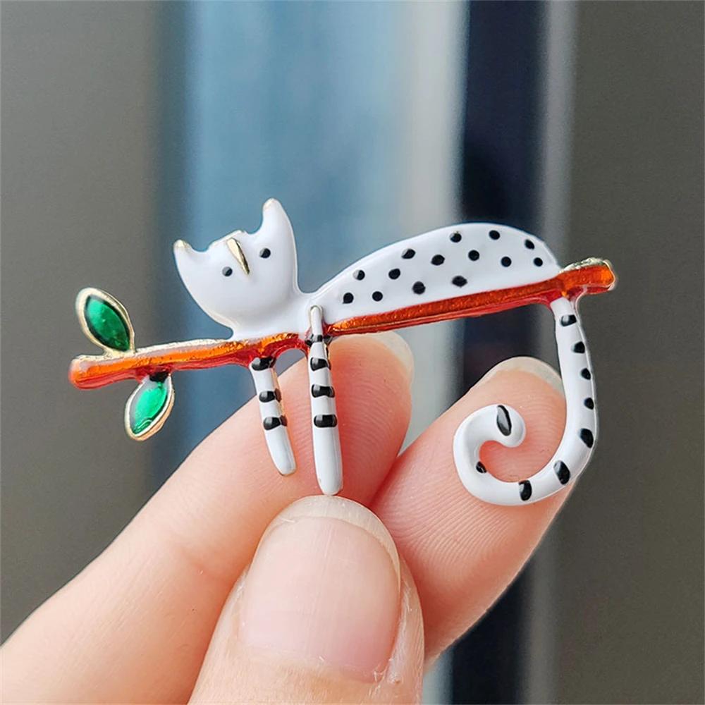Fashion Unicorn Brooch Vintage Colorful Horse Lapel Clips Enamel Animal Corsage Sweater Scarf Coat  Jewelry Accessories