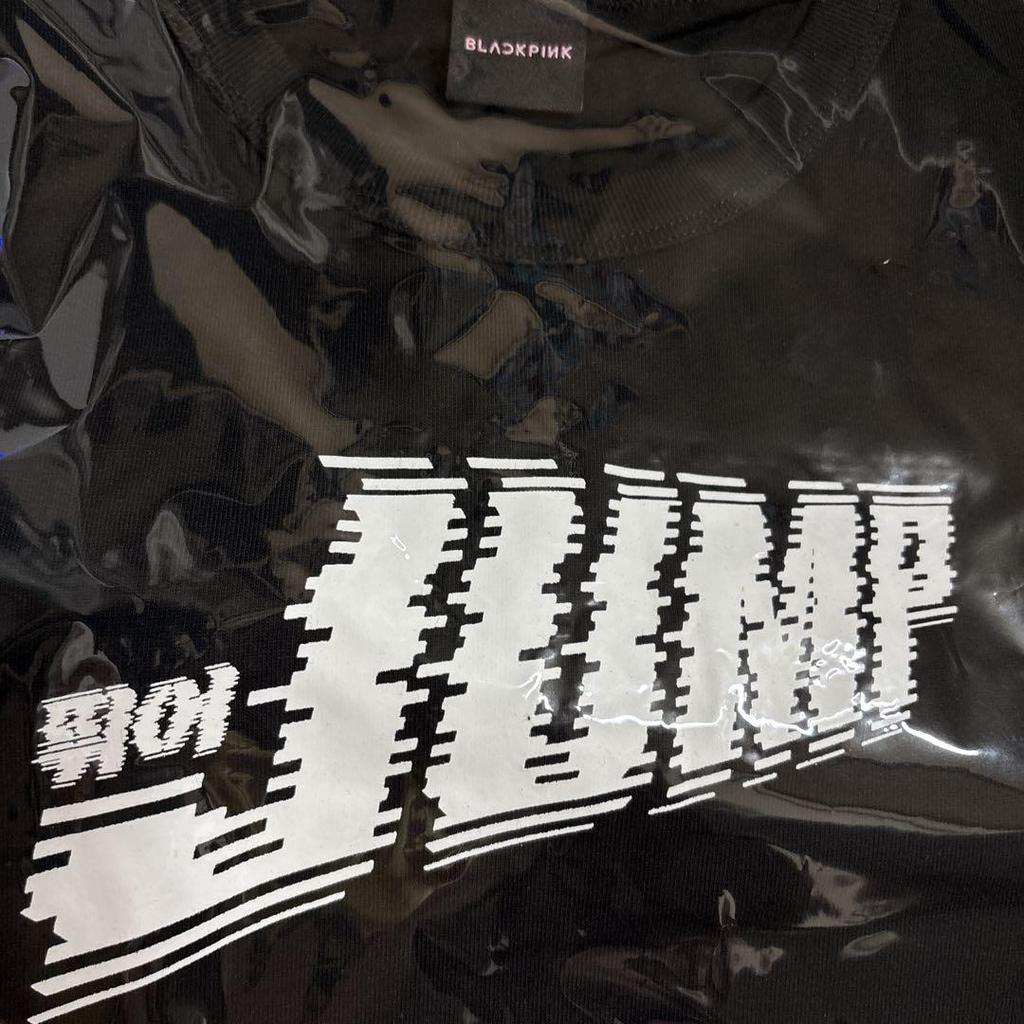[USED] BLACKPINK cropped t-shirt size M Jump Jennie
