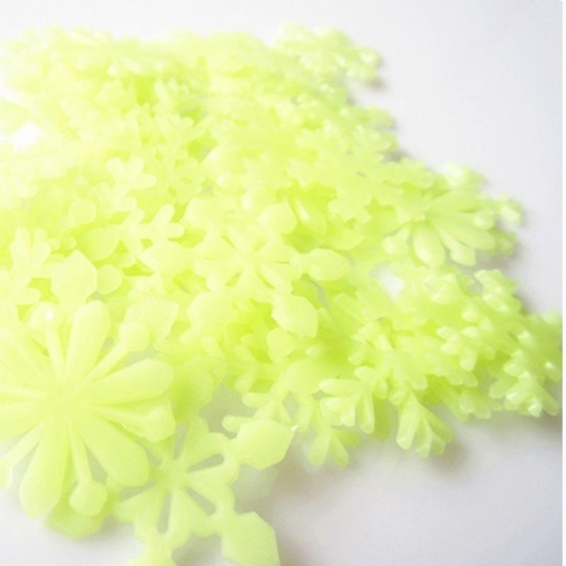 50pcs Snow Wall Stickers Christmas Decal Glow In The Dark Baby Kids Bedroom HomeSnowflake Luminous Fluorescent Wall Stickers